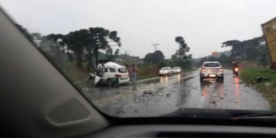 Seis pessoas morrem em acidente com carro e caminhão em Santa Catarina