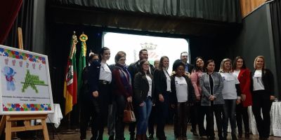  Câmara Municipal homenageia Associação dos Amigos Autistas e Deficientes Auditivos de Camaquã