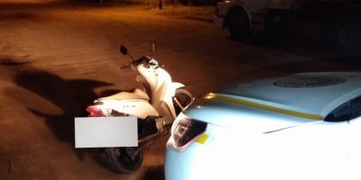 Homem é preso por posse de moto roubada