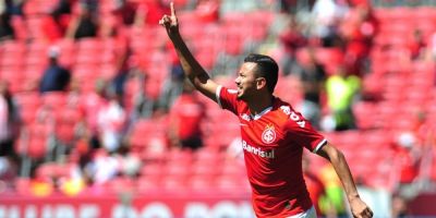 Com gol no fim, Inter vence a Chapecoense no Beira-Rio