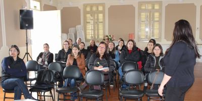 Encontro reúne professores que realizam Atendimento Educacional Especializado, em Camaquã