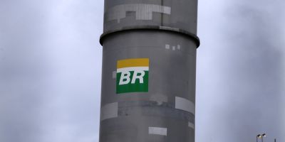 Petrobras aumenta preço da gasolina em 2,5%