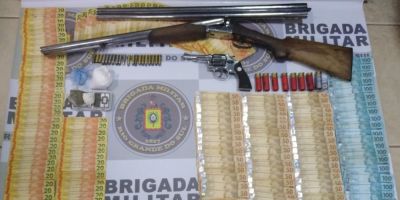 Brigada Militar prende homem com drogas, armas, munições e dinheiro em Sentinela do Sul