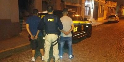 PRF prende foragido e recupera veículo roubado na BR-116, em Pelotas