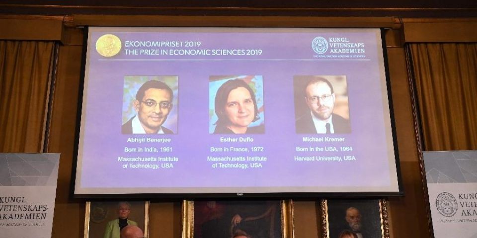 Nobel de Economia premia trio pelo combate à pobreza no mundo