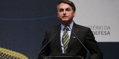 Bolsonaro anuncia 13° para beneficiários do Bolsa Família