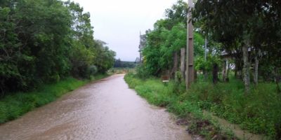 Leitor do BJ envia imagens e reclama dos alagamentos no interior de Barra do Ribeiro