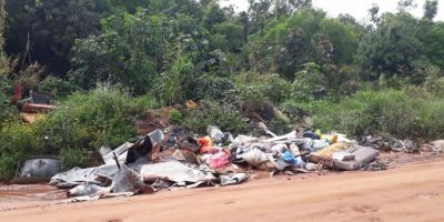 Condições de estrada e acúmulo de lixo preocupam moradores de Camaquã