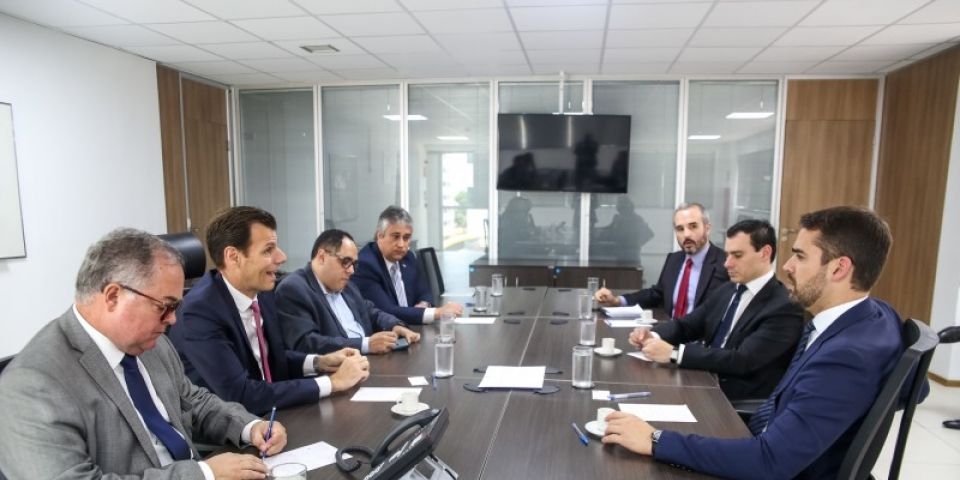 Em Brasília, Leite discute andamento de projetos da aviação regional