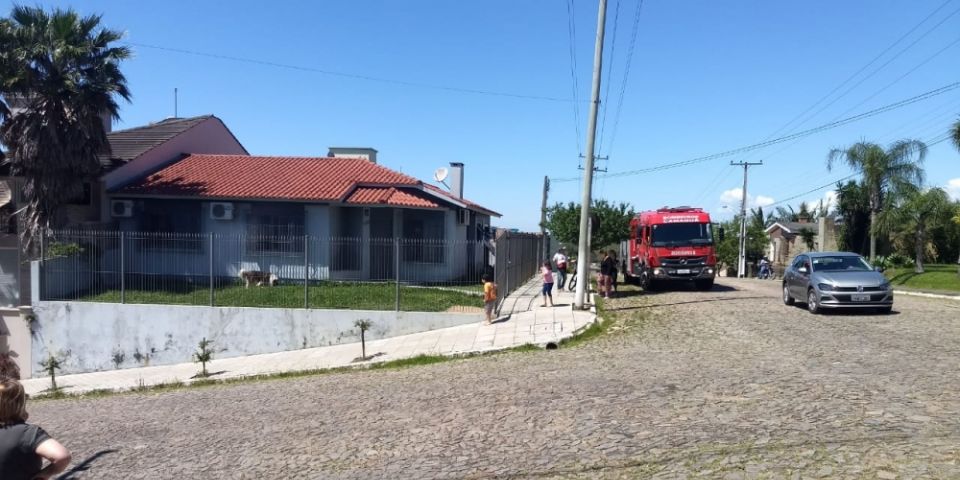 Princípio de incêndio mobiliza bombeiros em Camaquã