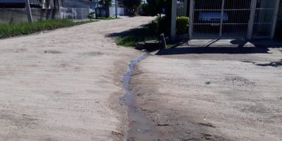 “Ninguém faz nada", diz morador sobre esgoto a céu aberto no bairro Maria da Graça