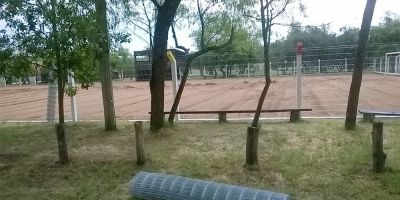 35º Praiano de Cristal inicia dia 20 de dezembro. A quadra está sendo preparada com areia, tela e redes