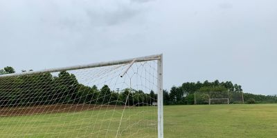 Homem morre e pessoas ficam feridas após serem atingidas por descarga elétrica durante partida de futebol em Gravataí