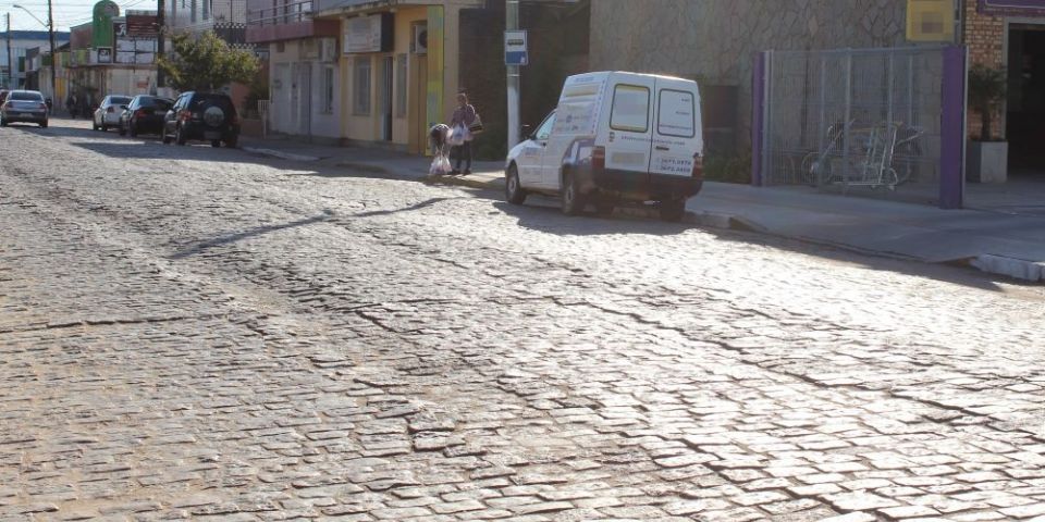 Vereadores cobram que prefeitura fiscalize serviços da Corsan em Camaquã