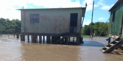 Avanço da água coloca em risco moradores da Pacheca e Ilha Santo Antônio