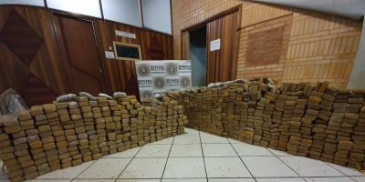 Carro é abandonado após acidente, e mais de mil tabletes de maconha são encontrados em Gravataí