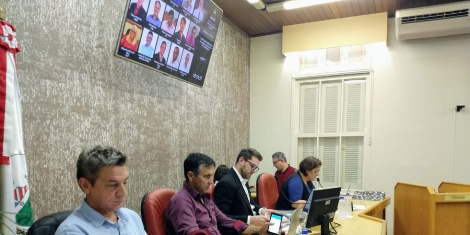 Vereadores aprovam seis projetos e três requerimentos na sessão da Câmara Municipal