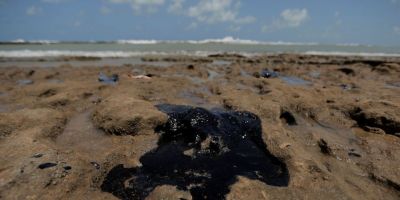 Marinha: fragmentos de óleo chegaram a praia do Espírito Santo