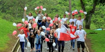 Jovens de Dom Feliciano comemoram 101 anos da independência da Polônia