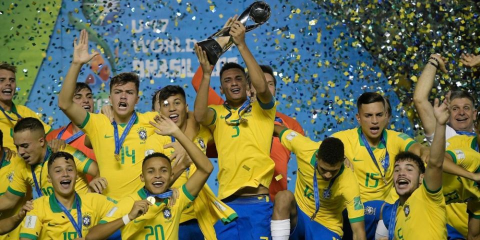 Com dois gols no fim, Brasil bate o México e conquista Mundial Sub-17 pela 4ª vez