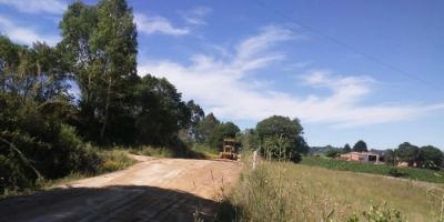 Estradas do interior de Camaquã recebem melhorias