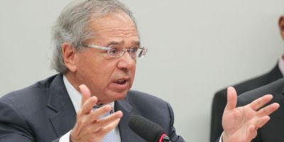 "Acabamos revertendo a perspectiva de contingenciamento", diz Guedes