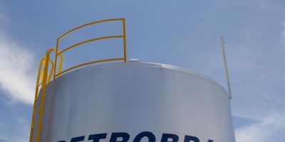 Petrobras reajusta gasolina em 2,8% nas refinarias