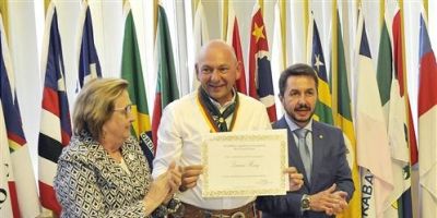 Empresário Luciano Hang, da Havan, é distinguido com a Medalha do Mérito Farroupilha