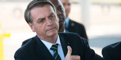 Jair Bolsonaro assina desfiliação do PSL