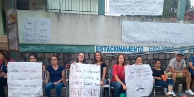 VÍDEO: professores e funcionários de escola em Sertão Santana aderem à greve