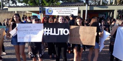 Camaquenses protestam contra pacote de reformas de Eduardo Leite (PSDB)