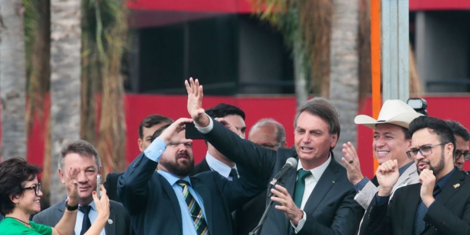 Bolsonaro envia projeto que amplia excludente de ilicitude à Câmara