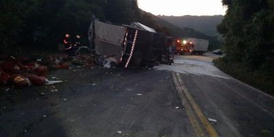 Motorista morre em colisão de carreta contra paredão na Serra