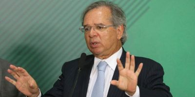 "Não se assustem se alguém pedir o AI-5", diz Guedes