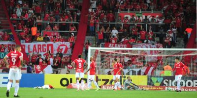 Inter perde para o Goiás em noite de má atuação e falha de Lomba