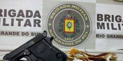 Brigada Militar prende homem por tráfico de drogas e porte ilegal de arma de fogo, em Rio Grande