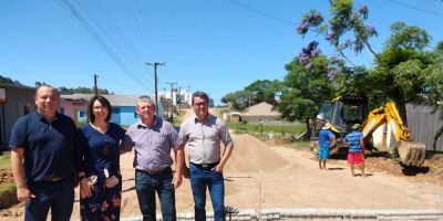 Moradores comemoram pavimentação da Rua Lajeado, em Cristal 