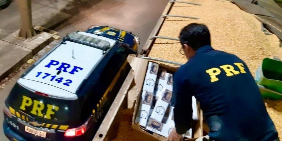 Apreendida carreta com mais de 300 mil maços de cigarro em Passo Fundo