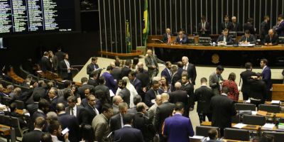 Câmara aprova pacote anticrime; texto vai ao Senado