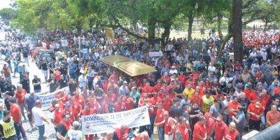 Servidores da segurança protestam contra pacote proposto por Eduardo Leite