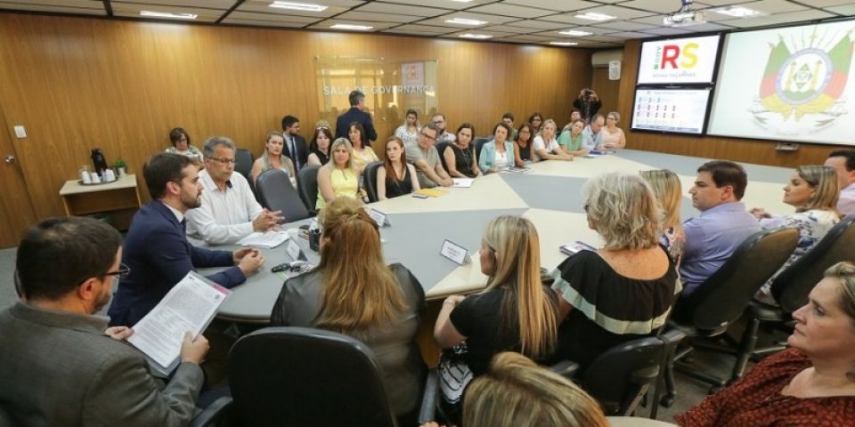 Governador conversa sobre a Reforma RS com coordenadores regionais de Educação