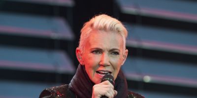 Marie Fredriksson, vocalista do Roxette, morre aos 61 anos