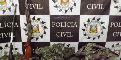 Em São Lourenço do Sul, operação Céu Aberto efetua 3 prisões e apreende armas, munições e roupas camufladas