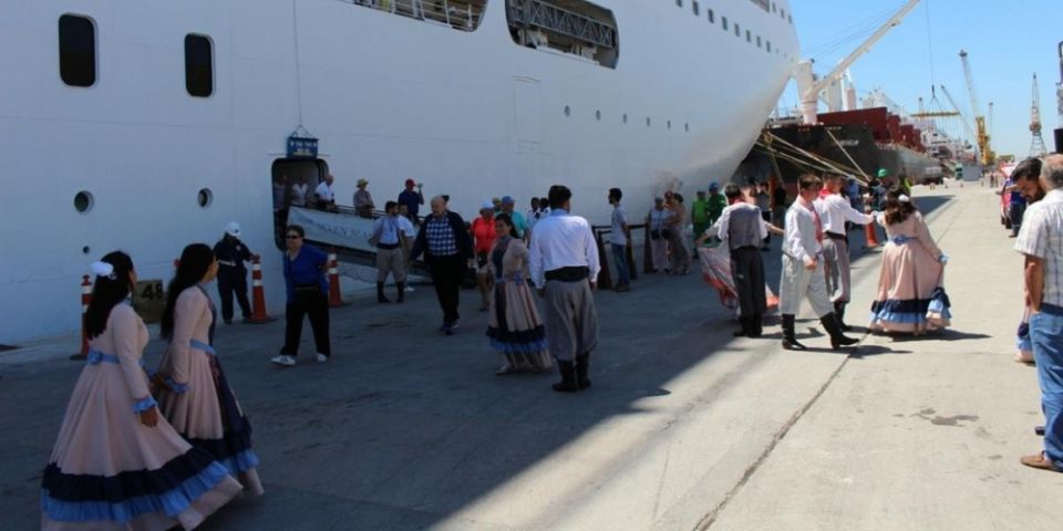 Porto do Rio Grande recebe transatlânticos com turistas