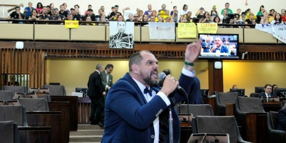Deputado Maroni aciona Justiça para impedir votação de PEC do pacote de Leite