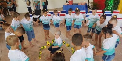 Escola infantil realiza cerimônia de conclusão de Pré-escola, em Camaquã