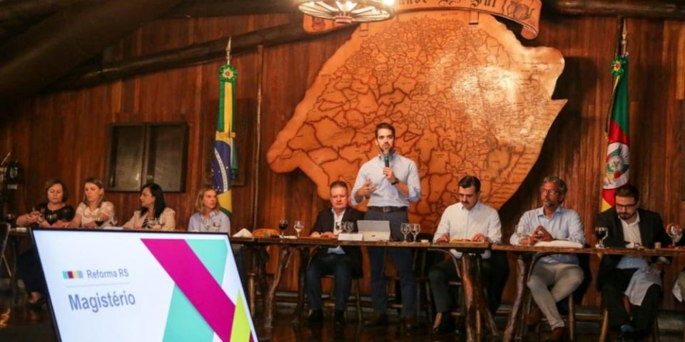Após pressão, Leite apresenta novas propostas para o magistério com adequação ao piso nacional