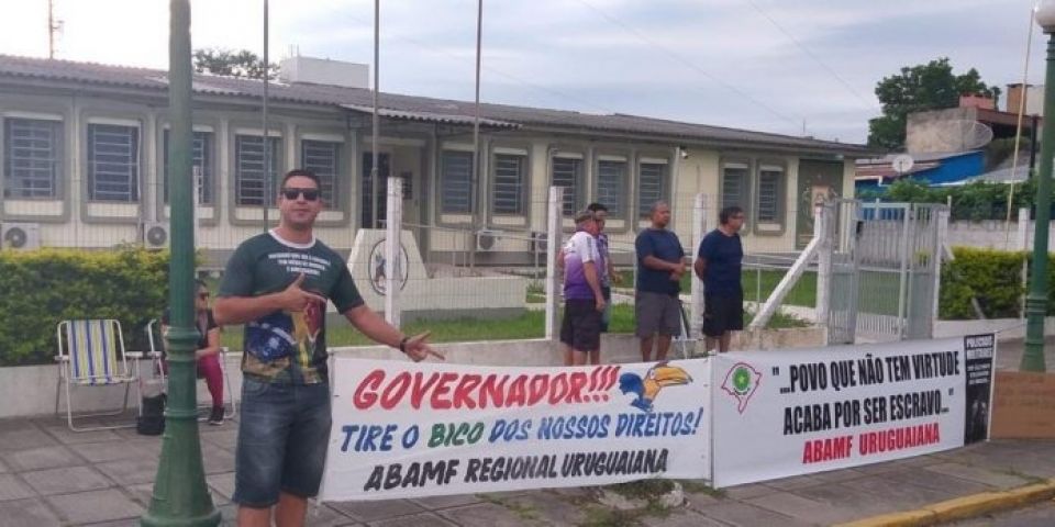 Policiais militares fazem manifestações em quartéis do interior e Capital