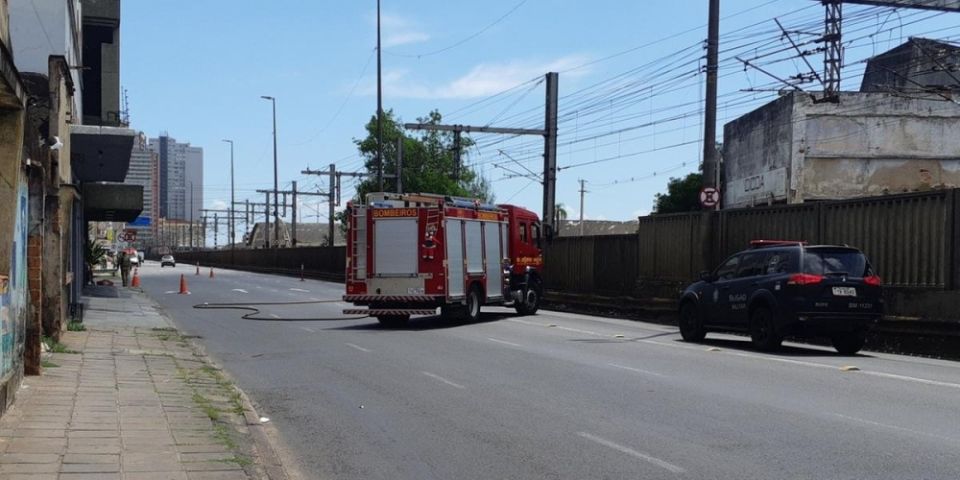 Suspeita de bomba fecha avenida Mauá em Porto Alegre