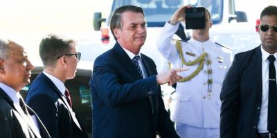 "Escola Sem Partido" já está em operação, mesmo sem lei específica, diz Bolsonaro